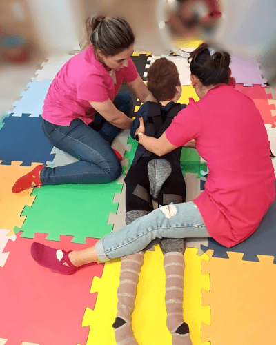 Reabilitação neurofuncional para adultos e criança domiciliar.